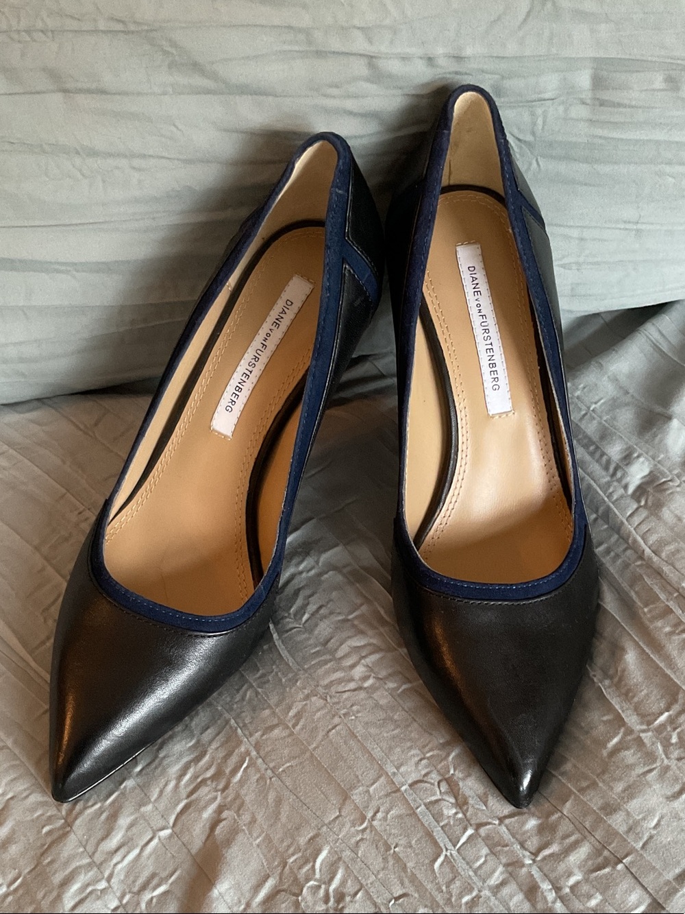 Diane von Furstenberg Black Pumps with Navy Trim